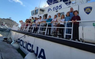 Posjet policijskom brodu